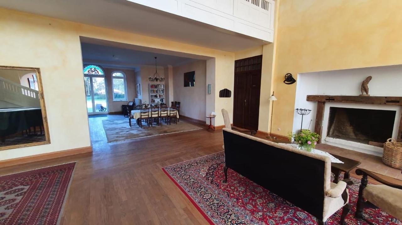 Schloss Lelkendorf Apartment Ulrichshusen Maisonette Fewo Mecklenburger Seenplatte mit Dachterrasse Exterior foto