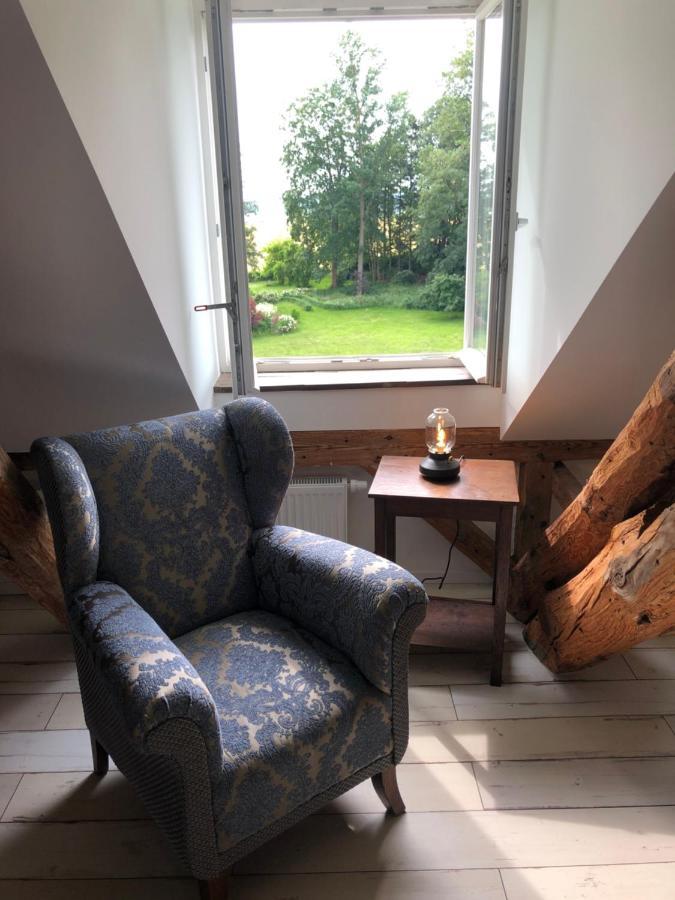 Schloss Lelkendorf Apartment Ulrichshusen Maisonette Fewo Mecklenburger Seenplatte mit Dachterrasse Exterior foto